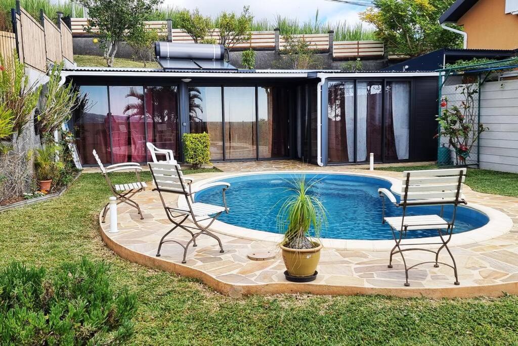 Bungalow Des Pensees Piscine Chauffee 28° Saint-Denis Exterior foto